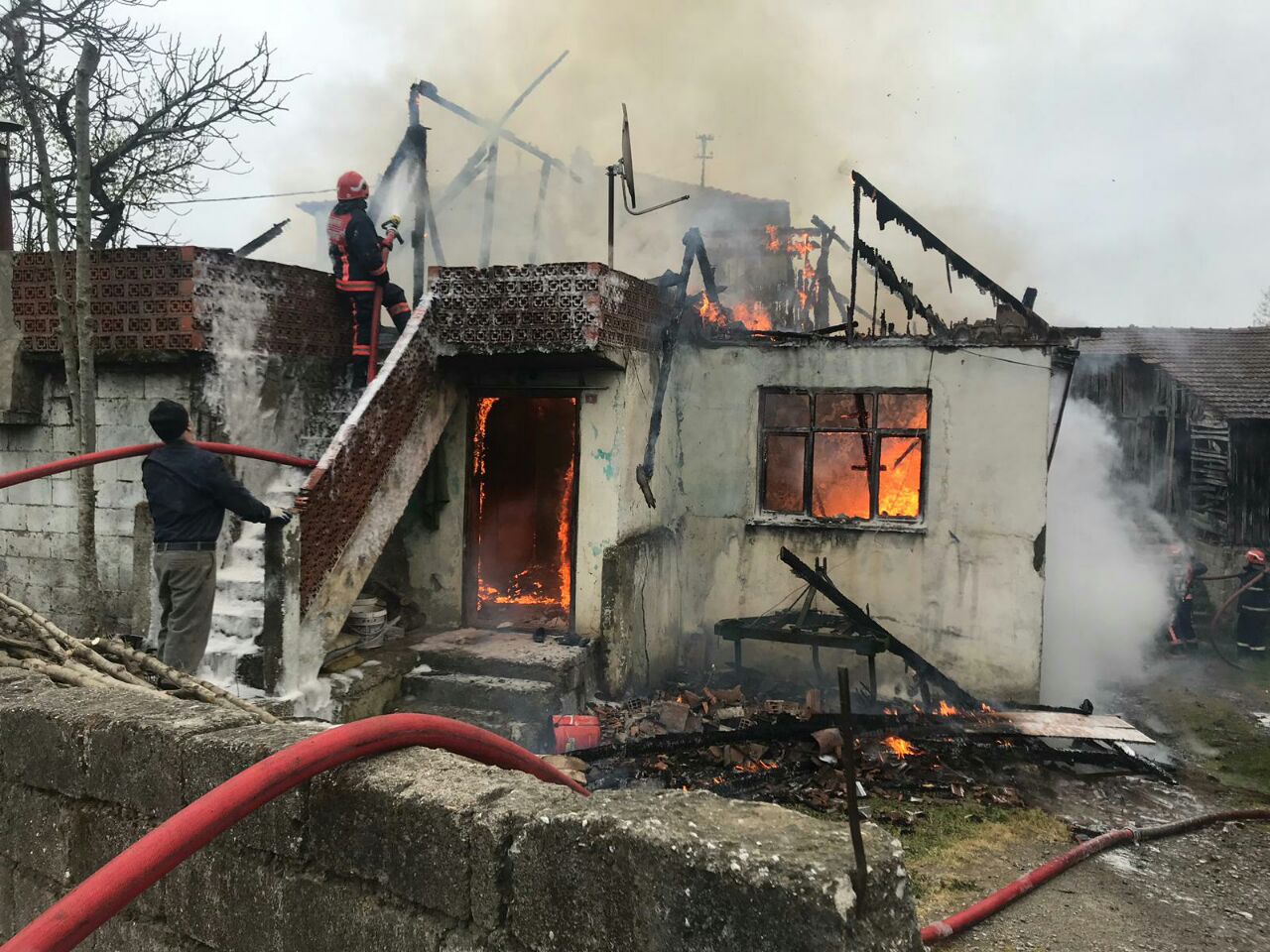 Sakarya’da ev yangını